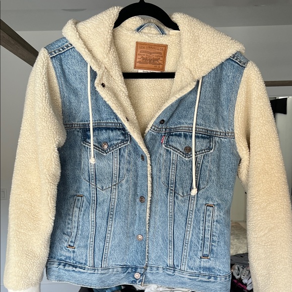 Levi's Jackets & Blazers - Levi's Women's Light Blue Denim Jacket with Cream Sherpa
